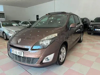 Usado Renault Grand Scénic 110 CV (80 kW) 2010 Marrón Monovolumen