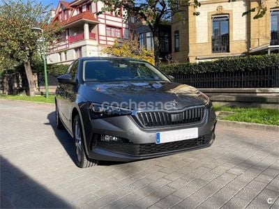 Usado Skoda Scala Style 110 CV (80 kW) 2023 Gris / plata Utilitario