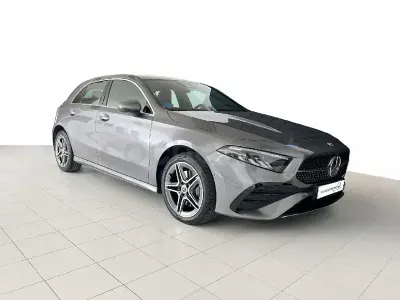 Usado Mercedes A180 116 CV (85 kW) 2025 Gris / plata Berlina