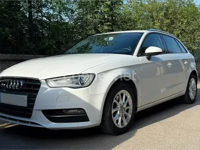Usado Audi A3 Attraction 110 CV (80 kW) 2015 Blanco Berlina