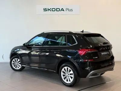 Usado Skoda Kamiq Selection 115 CV (84 kW) 2025 Negro SUV