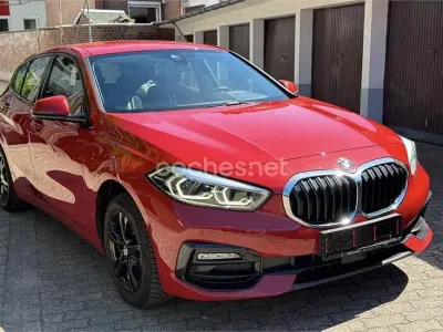 Usado BMW 116 Advantage 116 CV (85 kW) 2020 Rojo Utilitario