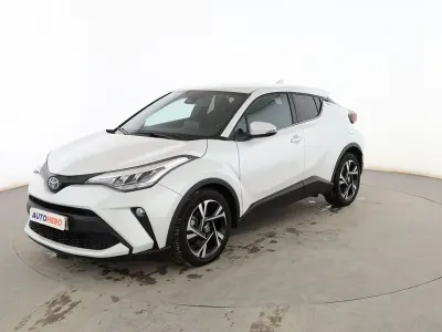 Begagnad Toyota C-HR Advance 122 HK (89 kW) 2022 Vit SUV