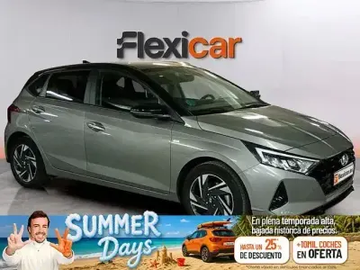Usado Hyundai i20 100 CV (73 kW) 2022 Gris Utilitario