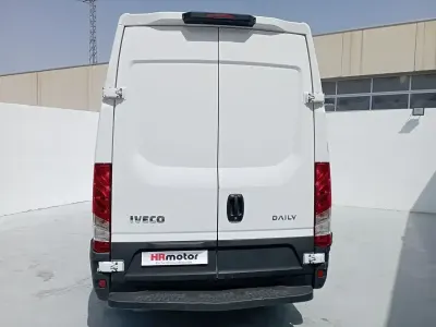 Begagnad Iveco Daily 136 HK (100 kW) 2022 Vit Sedan