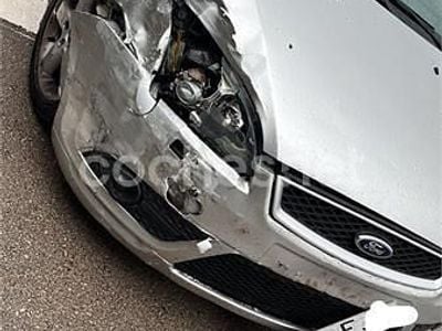 Usado Ford Focus Trend 115 CV (84 kW) 2007 Gris / plata Berlina