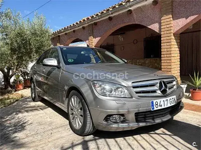 Usado Mercedes C200 Elegance 163 CV (119 kW) 2008 Gris / plata Berlina
