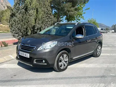 Usado Peugeot 2008 Allure 110 CV (80 kW) 2015 Gris / plata SUV