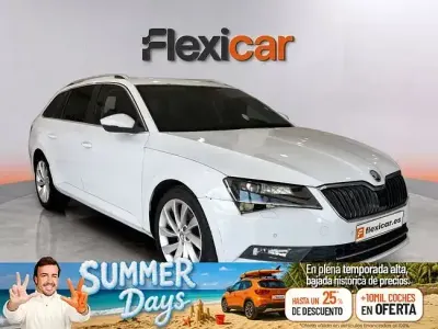 Usado Skoda Superb Style 150 CV (110 kW) 2016 Blanco Familiar