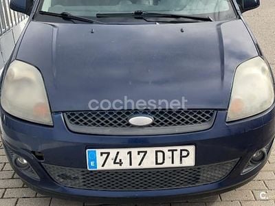 Usado Ford Fiesta Trend 68 CV (50 kW) 2005 Azul Utilitario
