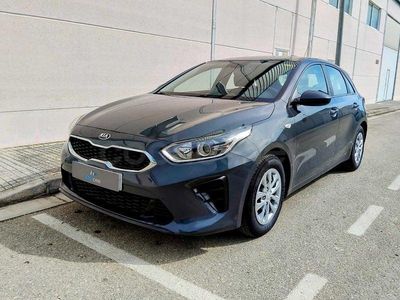 Używany Kia Ceed 120 KM (88 kW) 2019 Niebieski Hatchback