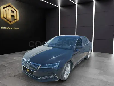 Usado Skoda Superb Style 218 CV (160 kW) 2021 Negro Berlina
