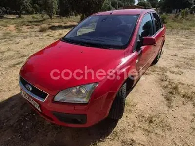 Usado Ford Focus Ghia 115 CV (84 kW) 2006 Rojo Berlina