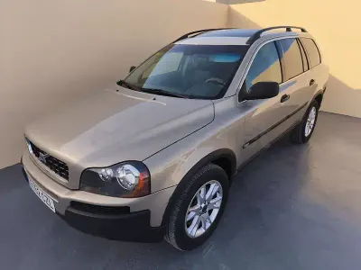 Usado Volvo XC90 Momentum 163 CV (119 kW) 2004 Beige SUV