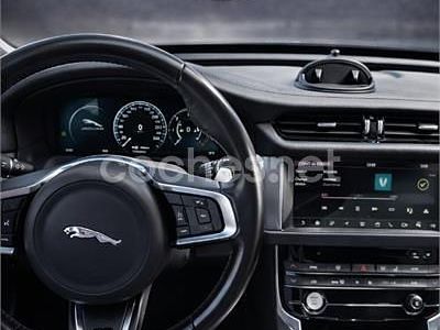 Usado Jaguar XF Prestige 240 CV (176 kW) 2018 Granate Familiar