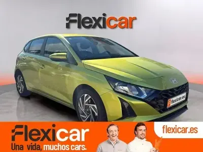 Usado Hyundai i20 100 CV (73 kW) 2024 Verde Utilitario