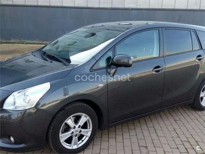 Usado Toyota Verso Multidrive S 147 CV (108 kW) 2009 Gris / plata Monovolumen