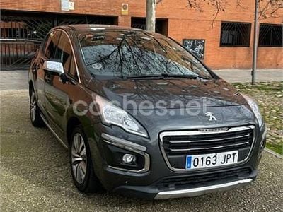 Usado Peugeot 3008 Style 120 CV (88 kW) 2016 Gris / plata Berlina