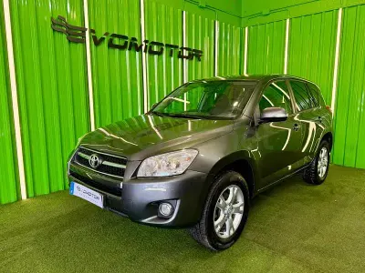 Usado Toyota RAV4 Advance 150 CV (110 kW) 2010 Gris / plata SUV