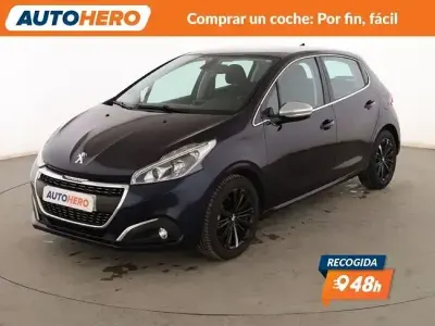 Usado Peugeot 208 Allure 100 CV (73 kW) 2015 Azul Utilitario