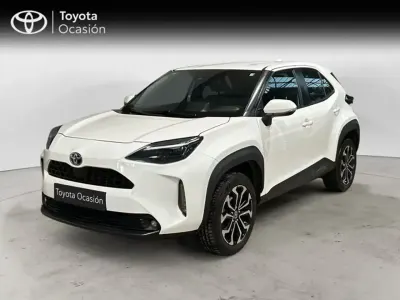 Käytetty Toyota Yaris Hybrid Active 116 HP (85 kW) 2026 Valkoinen