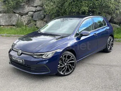 Usado VW Golf VIII 115 CV (84 kW) 2021 Azul Berlina