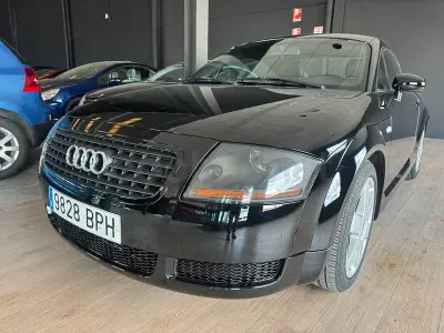 Begagnad Audi TT 180 HK (132 kW) 2000 Svart Sportkupé