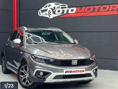 Usado Fiat Tipo Cross 101 CV (74 kW) 2021 Gris / plata Berlina