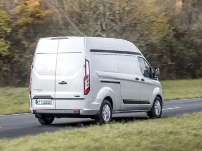 Usado Ford Transit Custom Trend 131 CV (96 kW) 2022 Azul Familiar