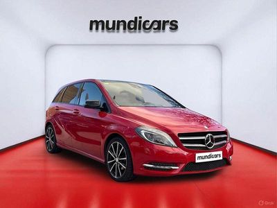 Usado Mercedes B180 AMG line 109 CV (80 kW) 2013 Rojo Monovolumen