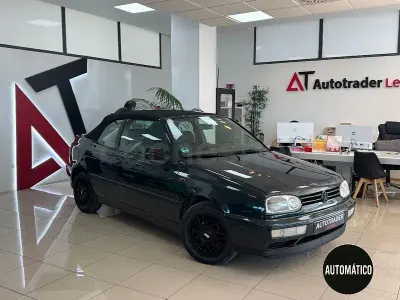 Usado VW Golf III 90 CV (66 kW) 1995 Verde Descapotable
