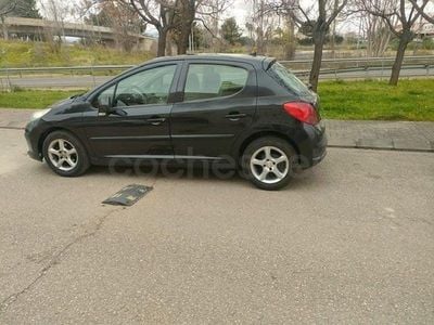 Usado Peugeot 207 70 CV (51 kW) 2006 Negro Berlina