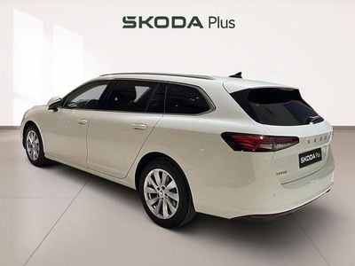 Blanco Nuevo 2025 Skoda Superb Selection Familiar | 39.800 € (Un poco caro)