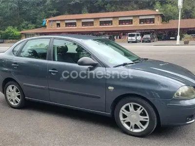 Usado Seat Cordoba 100 CV (73 kW) 2006 Negro Berlina