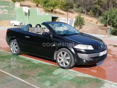 Usado Renault Mégane Cabriolet Dynamique 130 CV (95 kW) 2007 Negro Descapotable