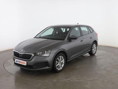 Usado Skoda Scala Active 95 CV (69 kW) 2022 Gris Utilitario