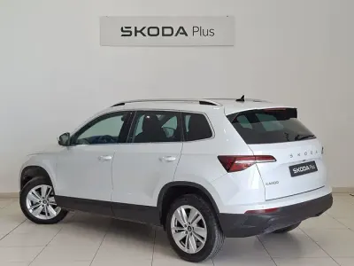 Usado Skoda Karoq Selection 150 CV (110 kW) 2025 Blanco SUV