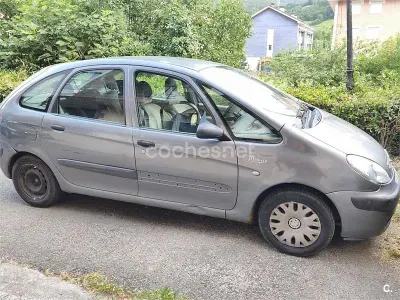 Usado Citroën Xsara Picasso 90 CV (66 kW) 2004 Gris / plata Monovolumen