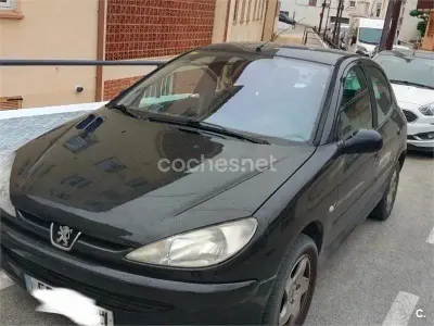 Usado Peugeot 206 70 CV (51 kW) 2003 Negro Berlina