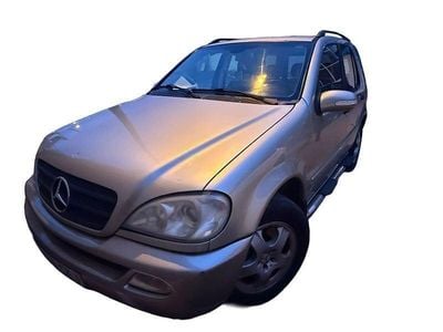 Gris Usado 2003 Mercedes ML270 SUV | 5490 € (Precio justo)