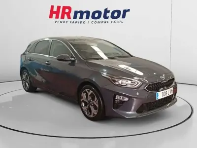 Usado Kia Ceed 136 CV (100 kW) 2021 Gris Utilitario