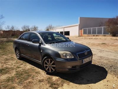 Usado Toyota Avensis Executive 116 CV (85 kW) 2004 Gris / plata Berlina