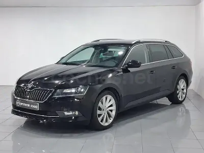 Usado Skoda Superb Ambition 150 CV (110 kW) 2016 Negro Familiar