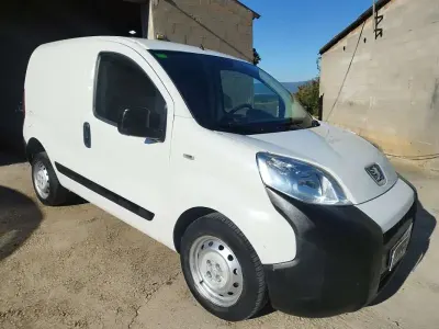 Begagnad Peugeot Bipper 68 HK (50 kW) 2009 Vit Minibuss