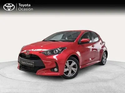 Usado Toyota Yaris Active 116 CV (85 kW) 2025 Rojo Utilitario