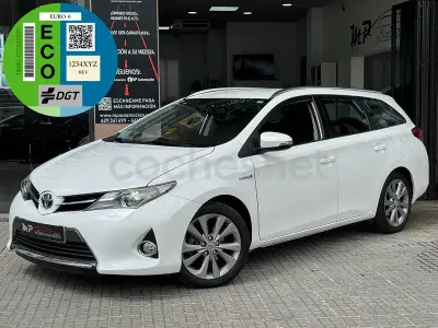 Käytetty Toyota Auris Hybrid