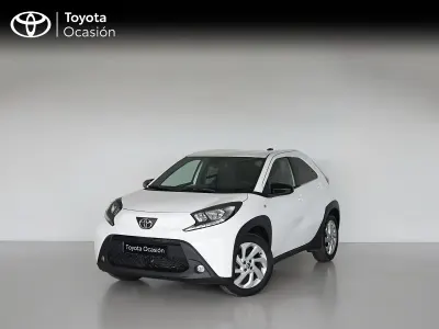 Usado Toyota Aygo X Play 72 CV (52 kW) 2024 Blanco SUV