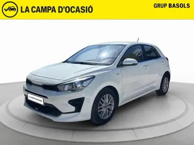 Usado Kia Rio 84 CV (61 kW) 2022 Blanco Berlina