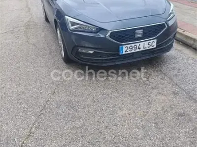 Usado Seat Leon Style 110 CV (80 kW) 2021 Gris / plata Berlina