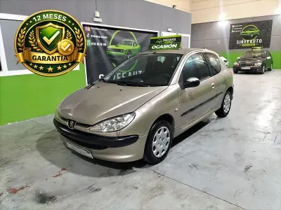 Usado Peugeot 206 70 CV (51 kW) 2005 Beige Berlina